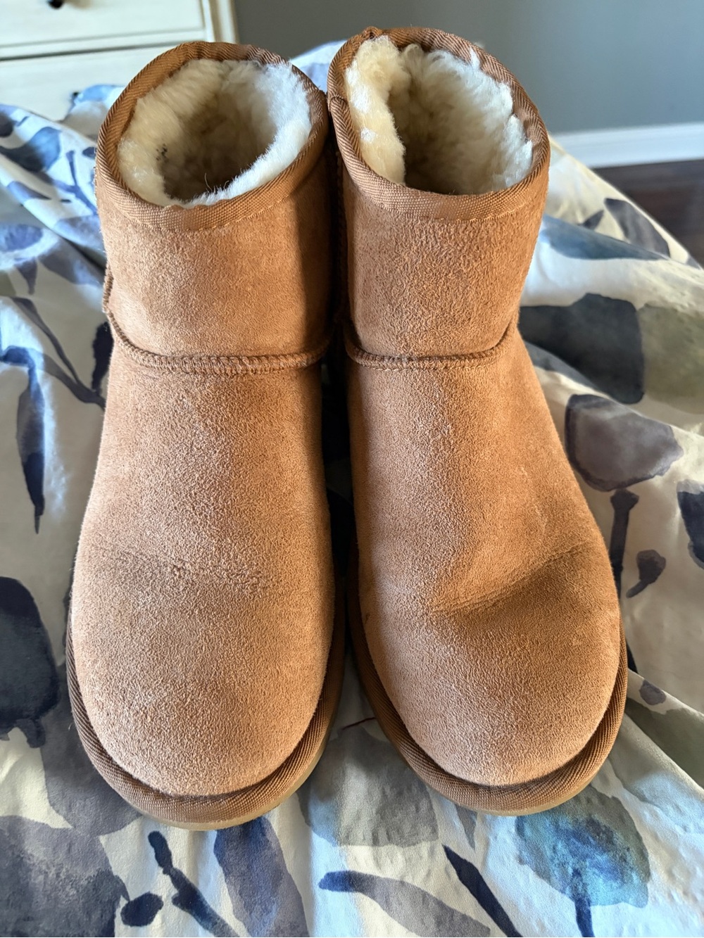 UGG Classic Mini II Chestnut Suede Sheepskin Boots Women’s Size 9
